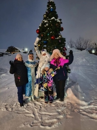 открытие новогодней ёлки возле нашего Дома культуры Элитный