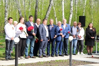 Митинг, посвященный 80-ю на монументе 